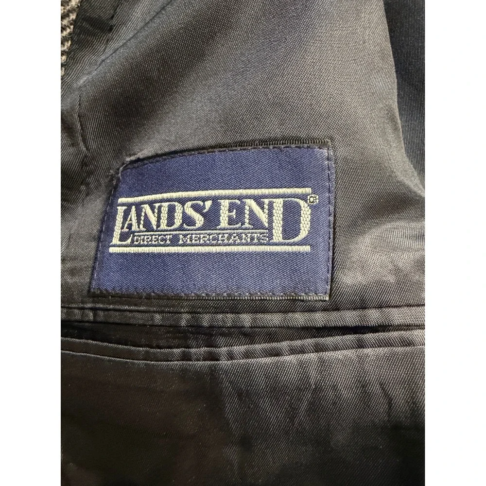 Lands End size estimated